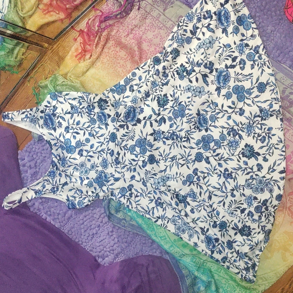 White and blue floral summer dress US SIZE 6 BRAND DIVIDED H&M